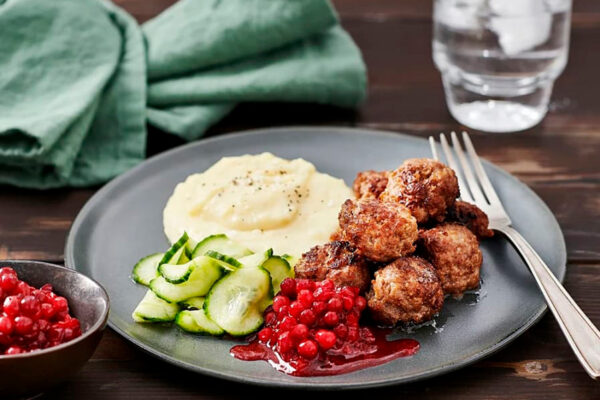 スウェーデンの代表的な料理15選！定番料理・伝統料理からスイーツまで