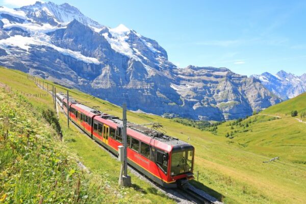 スイス旅行のベストシーズンはいつ？気候・気温やおすすめの服装などを紹介