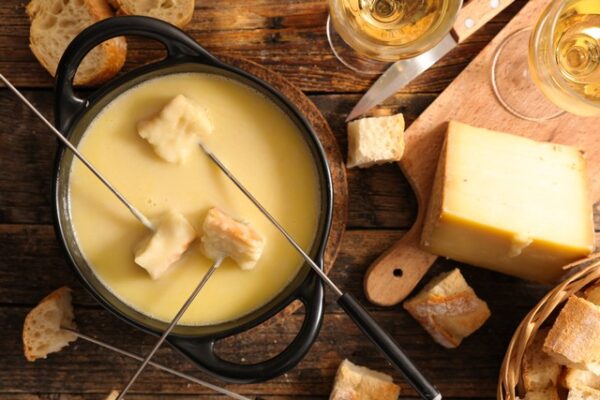 スイスの代表的な料理14選！定番料理・伝統料理からスイーツまで