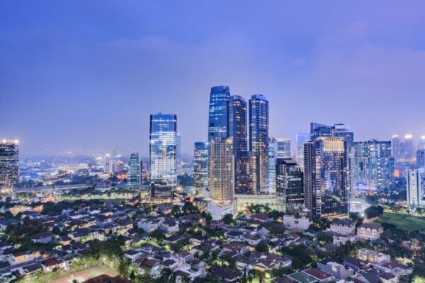 インドネシアのコンセントはCタイプ！変圧器や変換プラグは必要？