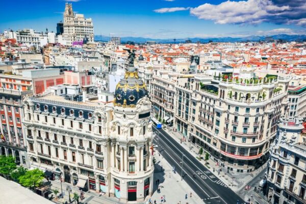 スペインのコンセントはC・SEタイプ！変圧器や変換プラグは必要？