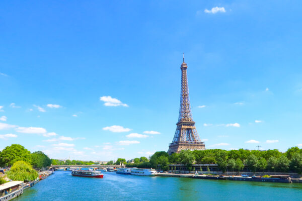 パリ旅行のベストシーズンはいつ？気候・気温やおすすめの服装などを紹介