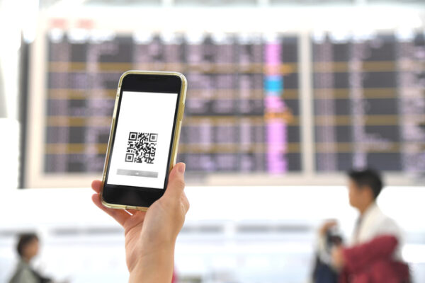 【2026年最新】海外旅行の通信費を劇的に節約する7つの方法｜WiFi・eSIM・ローミングの賢い使い分け