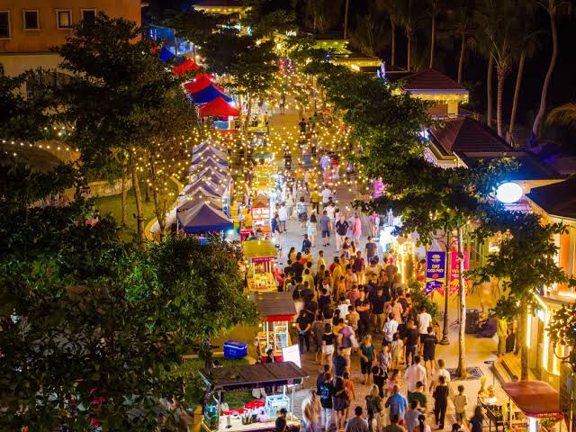 VUI-Fest Bazaar（サンセットタウン）の特徴とおすすめの歩き方